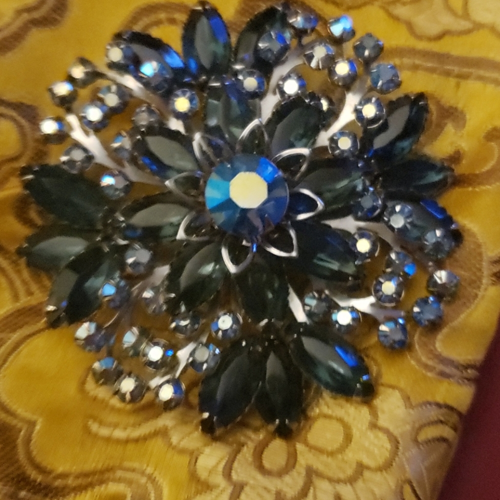 Rhinestone brooch